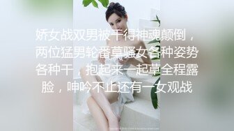 娇女战双男被干得神魂颠倒，两位猛男轮番草骚女各种姿势各种干，抱起来一起草全程露脸，呻吟不止还有一女观战