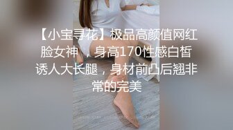 曼妙的身姿，靓丽的旗袍，刺激的露出，演绎者端庄与性感的气质